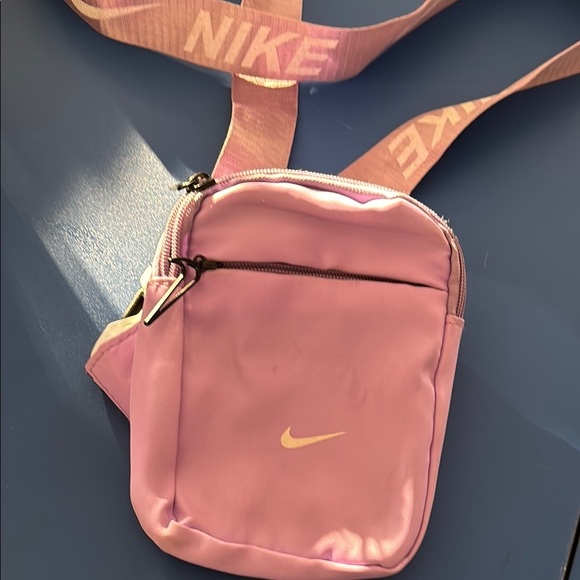 Nike purple Crossbody Bag - Picture 1 of 4